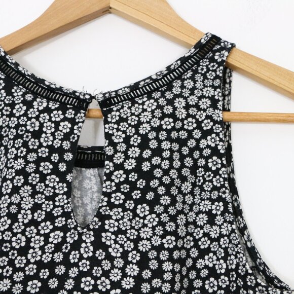 *Old Navy Black and White Flower Tank Top - Picture 7 of 9